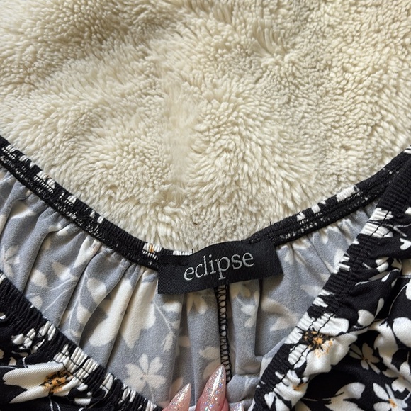 Eclipse Floral Printed Top – Size M | Off Shoulder| Flowy Fit | - Picture 2 of 3